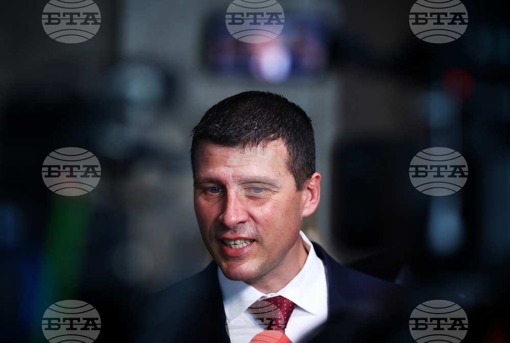 Решението на президента за предложение за референдум за еврото е единственият легитимен ход, заяви Ивелин Михайлов от "Величие"