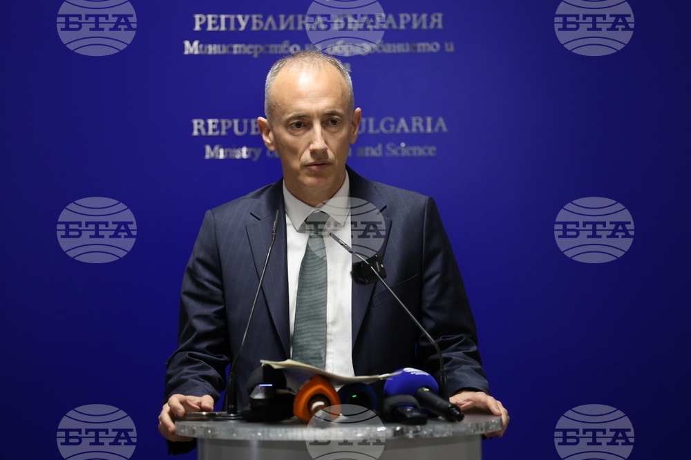 Министър Красимир Вълчев ще разговаря с гимназисти от Стара Загора за вредата от употребата на наркотици