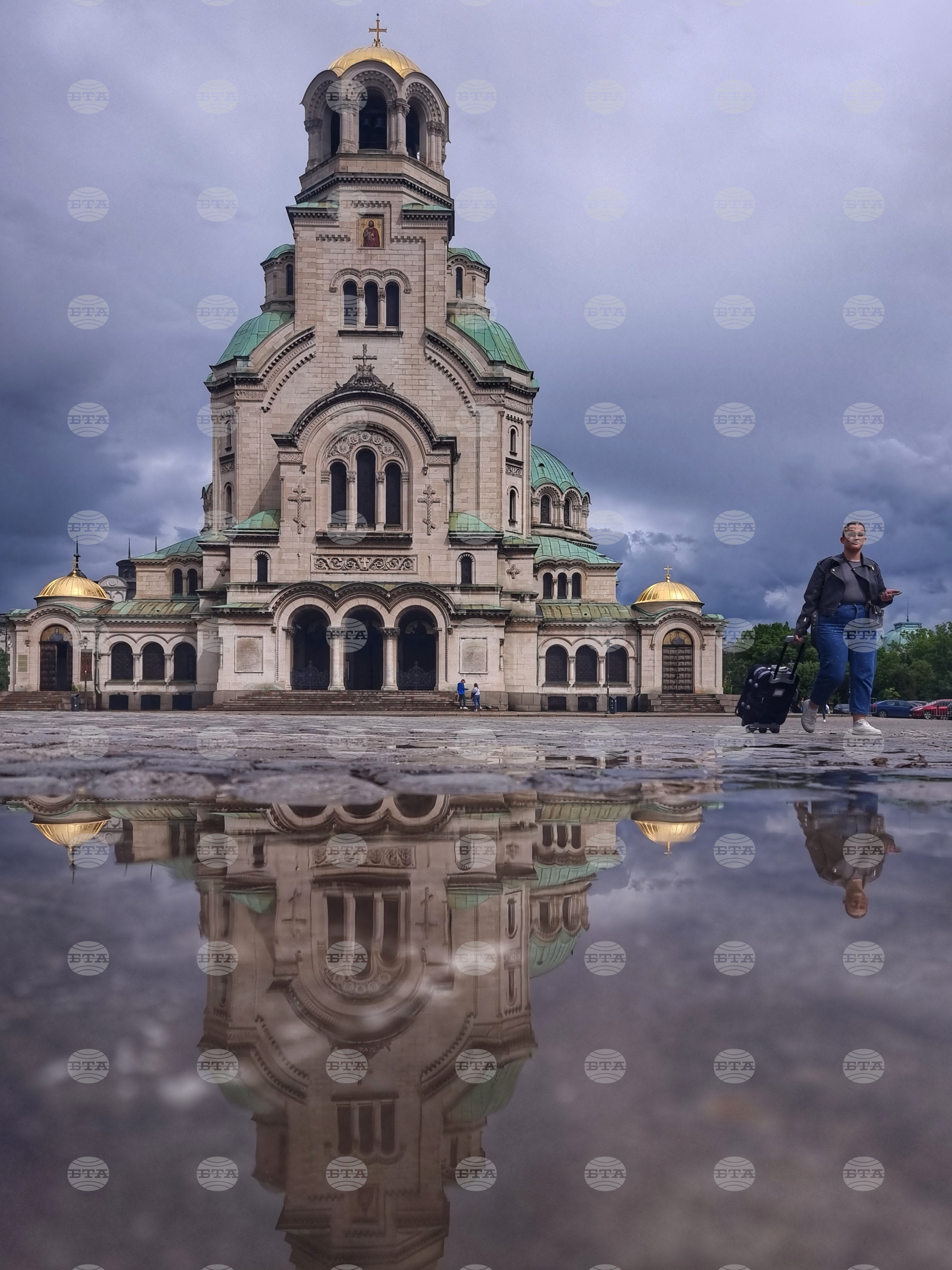 Дъждовно време - Храм-паметник "Св. Александър Невски" - отражения
