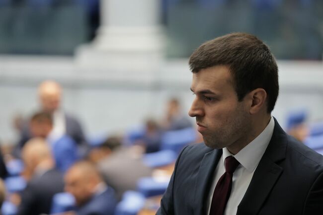 От "Възраждане" определиха поведението на Росен Христов, Деница Златева и Владимир Малинов при изслушването за сделката с "Боташ" като "нагло" и "арогантно"