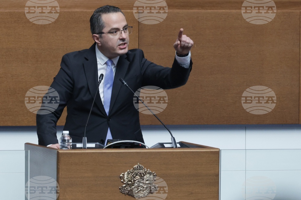Vazrazhdane Talks with Velichie on New No-Confidence Motion, MECh Do Not Come to Meeting
