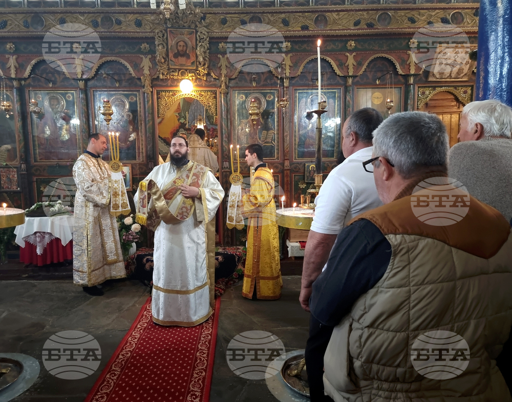Село Овчарци - Патриарх Даниил - Света литургия - празник на храма