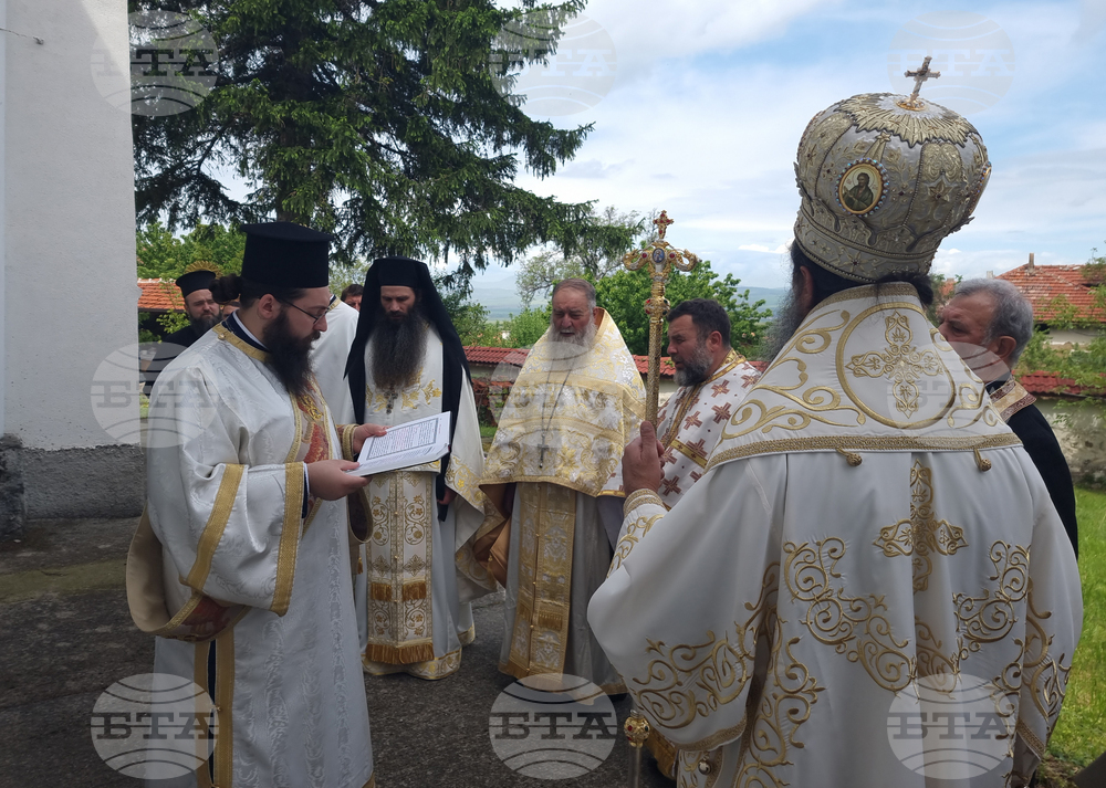 Село Овчарци - Патриарх Даниил - Света литургия - празник на храма