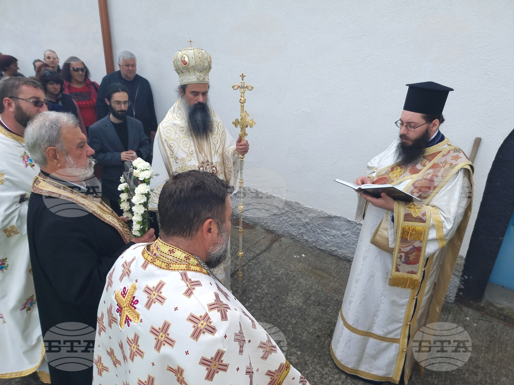 Село Овчарци - Патриарх Даниил - Света литургия - празник на храма