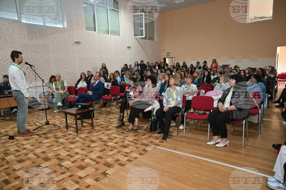 Над 200 директори и учители обменяха иновативни практики за подобряване на учебния процес