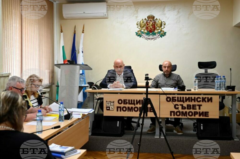 Община Поморие е успяла да върне в активите си два стадиона, съобщиха от администрацията