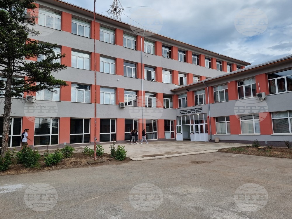 В ремонтирана сграда влязоха учениците от Професионална гимназия по техника и електротехника в Монтана