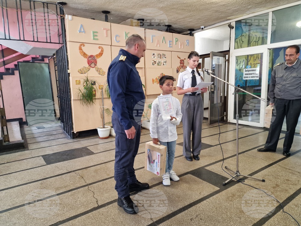 Наградиха призьорите от областния конкурс за детска рисунка „С очите си видях бедата – Перник 2025“