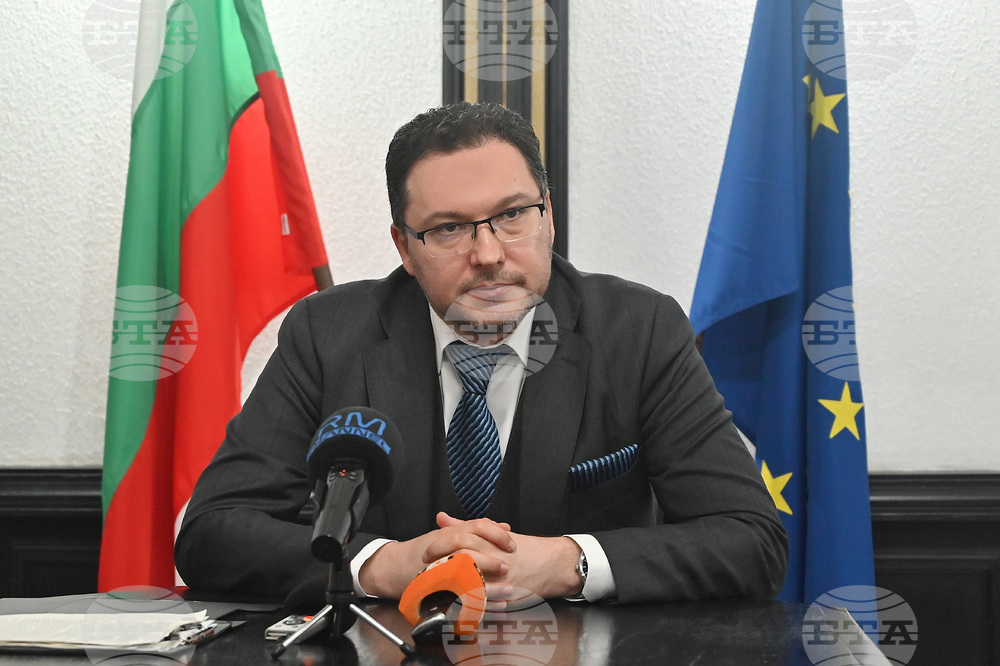 Когато има легитимно избрано от парламента правителство с ясна програма, сигналите на МВР към други институции се чуват, заяви в Монтана министър Даниел Митов