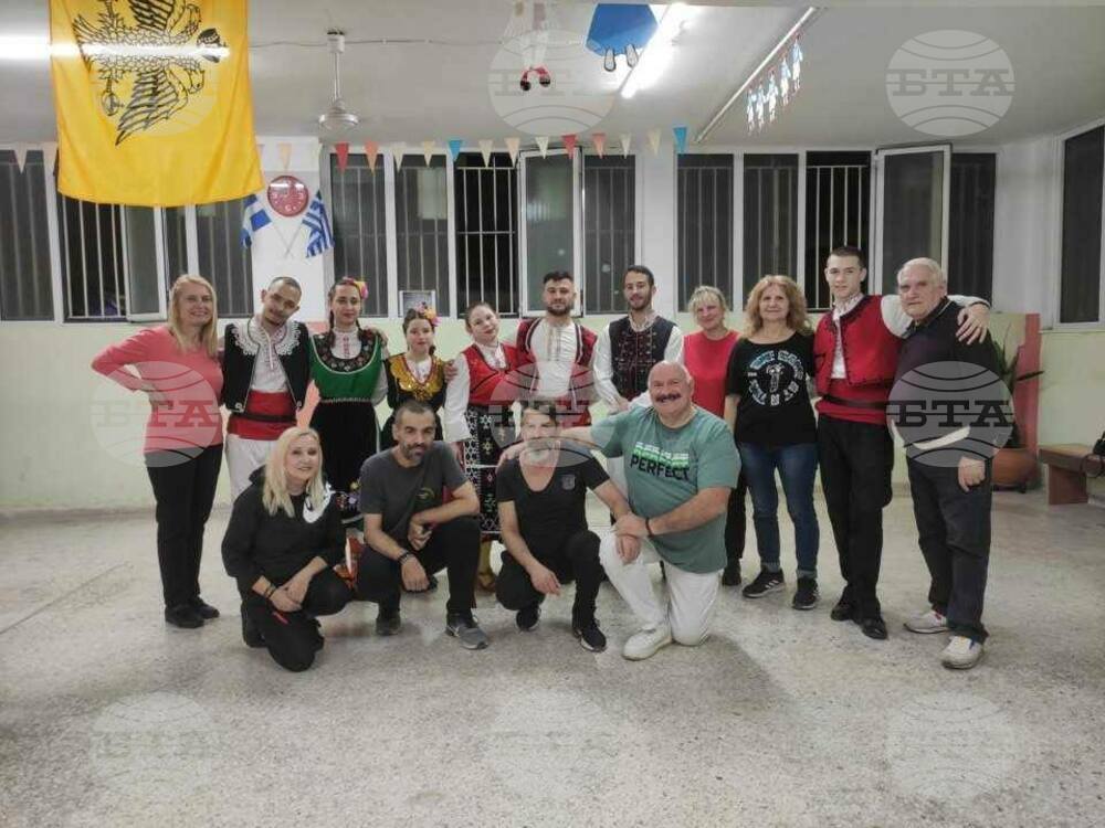 Семинар по български народни танци, воден от ръководителката на Танцова формация „Луди-Млади“ Теодора Бялкова, се състоя в Атина
