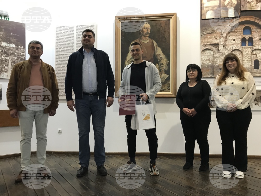 Исторически музей – Дряново: Кметът на Дряново връчи благодарствен адрес на Дарин Маджаров за видео урока, посветен на Колю Фичето