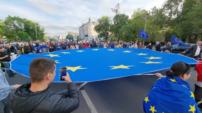 Отмениха планирания за деня на втория кръг на президентските избори в Румъния проевропейски митинг на площад "Виктория" в Букурещ