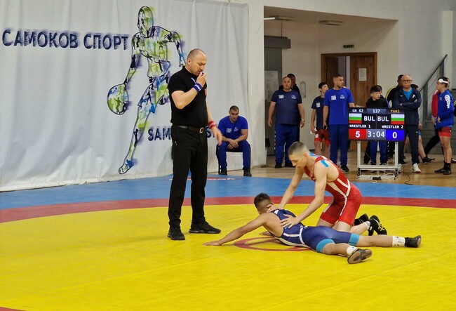 Държавното първенство по борба в "Арена Самоков" събира 205 състезатели