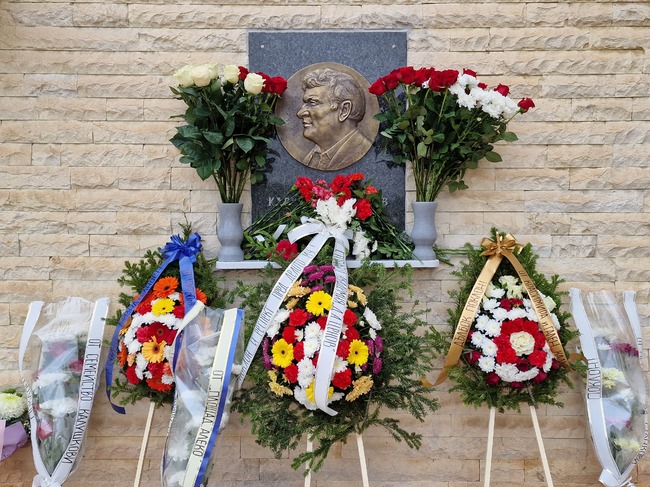 В Свищов откриха паметна плоча в чест на Калушко Калушков