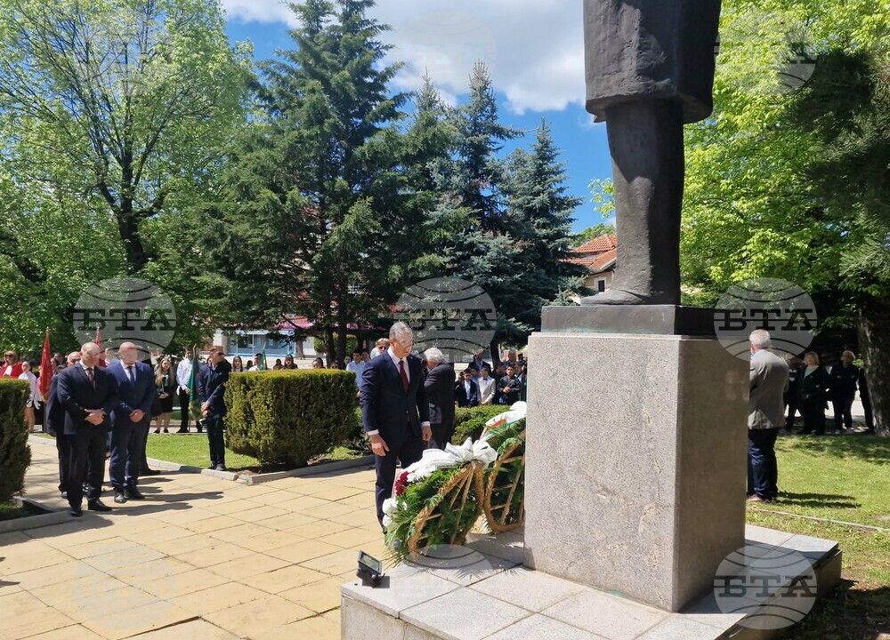 Пирдоп - Румен Радев - "Влайкови дни" - паметник на Тодор Влайков