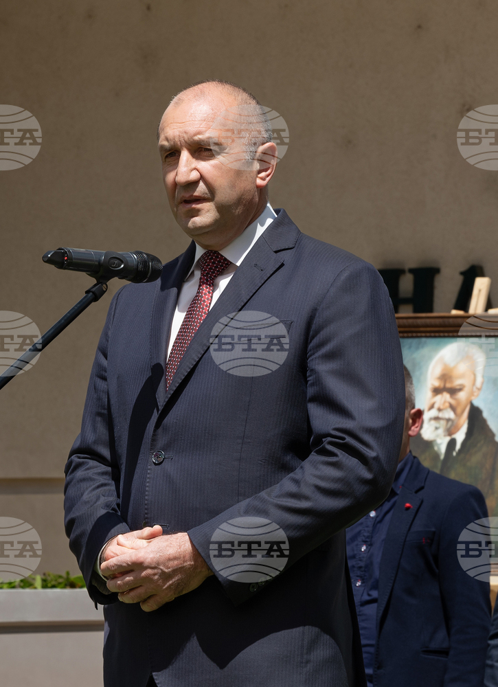 Президентът Радев: Майските културни празници в Пирдоп са тържество на родолюбието и духа и дават път на нови, млади таланти да следват духа на Тодор Влайков