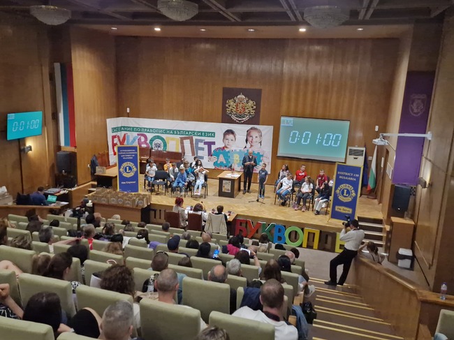 Калоян Данев от Свиленград спечели националното състезание "Буквоплет" във Велико Търново