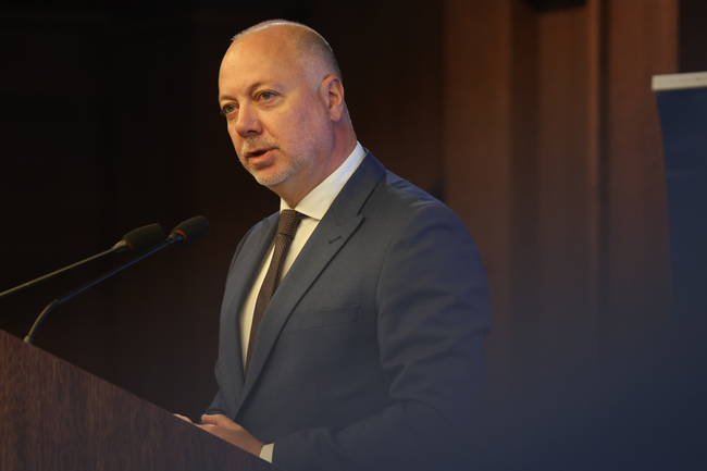 Росен Желязков представя законодателната програма на заседанието днес