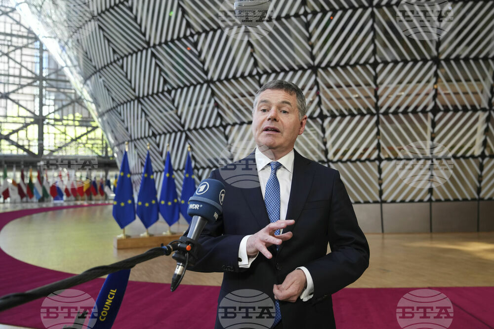 Очаквам с голямо нетърпение да приветствам България в семейството на еврозоната догодина, заяви председателят на Еврогрупата Паскал Донахю
