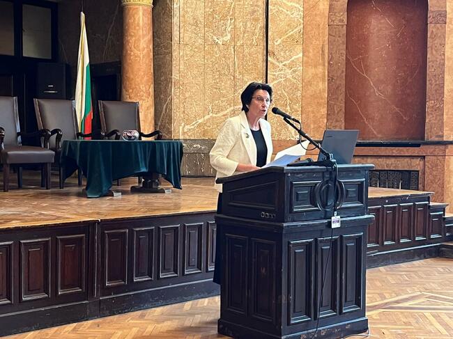Емилия Лазарова откри конференция за подготовката на бъдещия учител