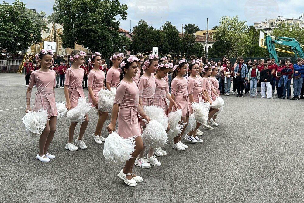 Казанлък - ОУ „Мати Болгария“ - физкултурен салон - първа копка