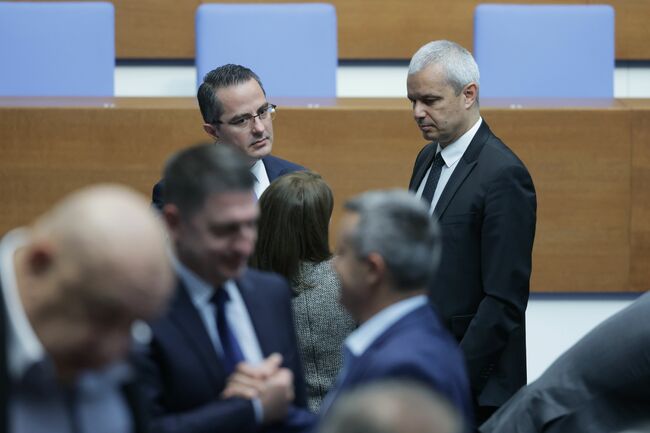 Костадин Костадинов подкрепя референдума на Радев и планира протест в НДК
