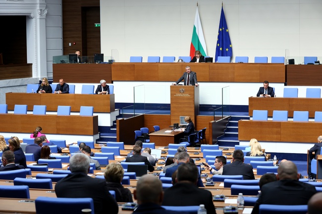 Парламентът удължи работното си време до разглеждане и приемане на точка 10-та от дневния ред за днес