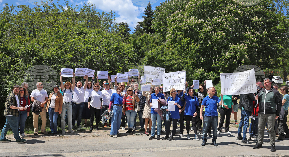 Варна - протест на работещи в БТА, БНТ и БНР