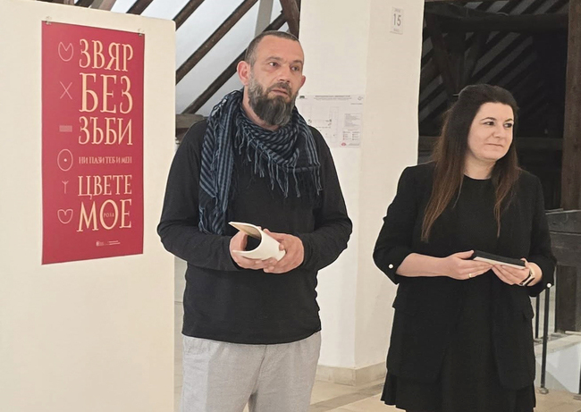 Графичният дизайн днес е мощен инструмент за комуникация, каза преподавателят във Варненския свободен университет доц. Виктор Петков
