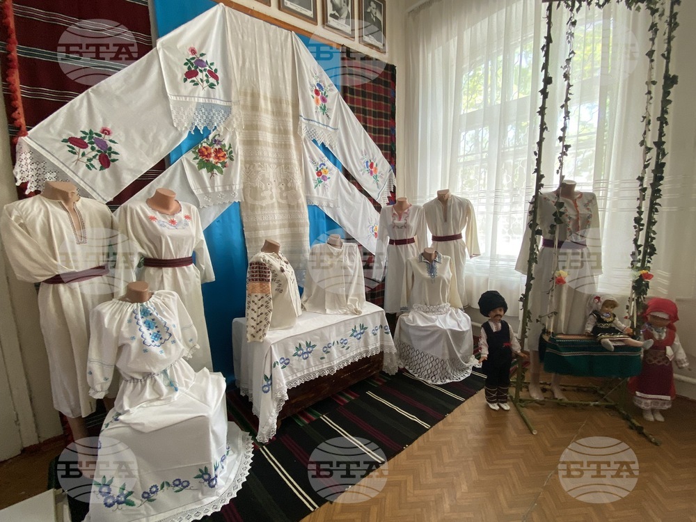 Българската общност в Украйна отбеляза Международния ден на бродираната дреха