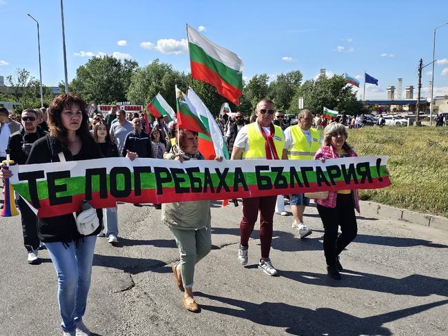 Протест против въвеждане на еврото в България блокира движението в района на Граничния контролно-пропускателен пункт "Дунав мост" при Русе