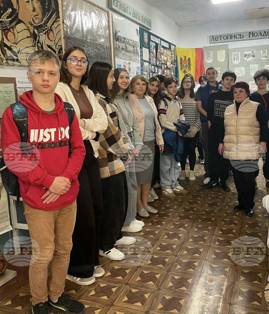 Деца от училището „Паисий Хилендарски“ в село Кортен, Молдова, се включиха в урок по история на Бесарабия