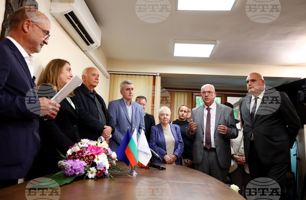 Паметна плоча в чест на проф. д-р Милан Миланов