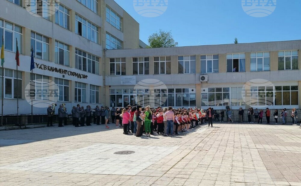 Средно училище „Св. Климент Охридски“ в Добрич се включи в инициативата „Върви, народе възродени“