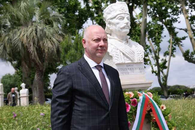 PM Zhelyazkov Lays Wreaths at Monument of Bulgarian Freedom Fighter Petko Voyvoda in Rome