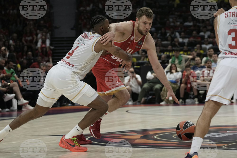 Александър Везенков вкара 17 точки при загубата на Олимпиакос от Монако в Евролигата