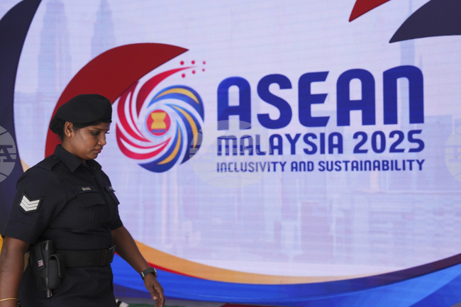 Срещата на върха на АСЕАН в Малайзия: на какво залага регионът на срещата в неделя и защо това има значение за ЕС и България