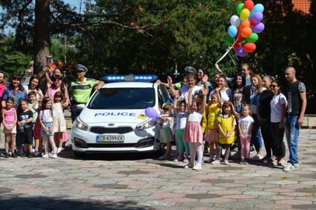 Община Добричка: Деца ще подаряват балони и листовки на водачите на 1 юни в Бранище