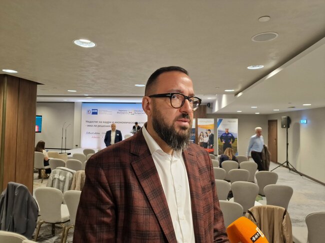 Смятам, че местната власт има пряк ангажимент към решаването на демографските въпроси и проблеми, каза Владимир Темелков
