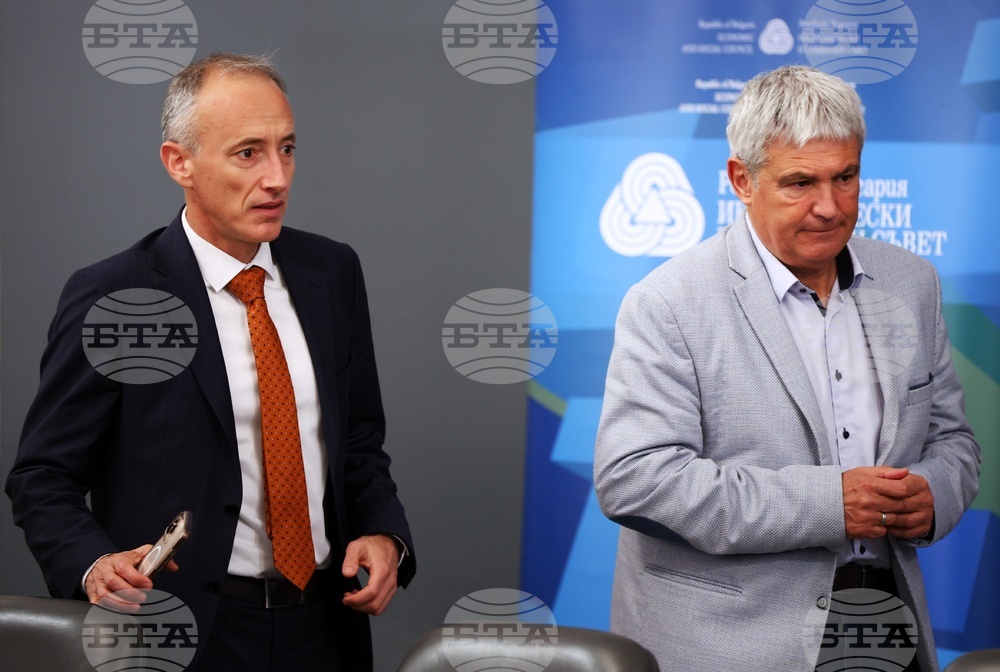 Дискусия на тема „Финансовата грамотност като фактор за инвестиции, доходи и еврозона"