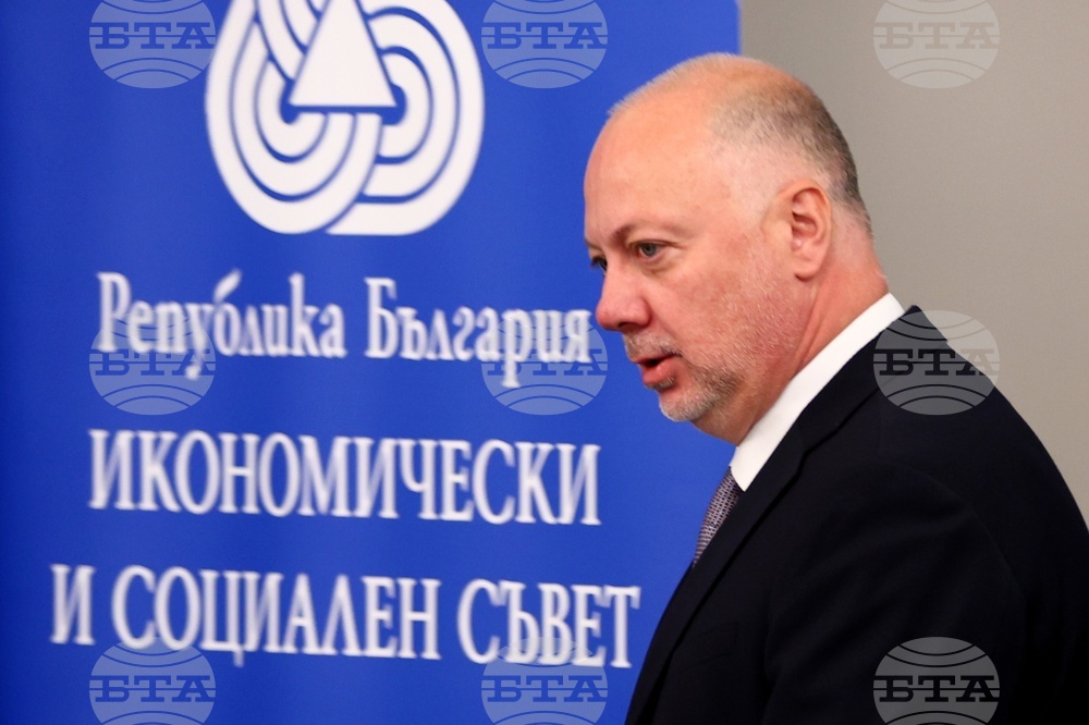 Дискусия на тема „Финансовата грамотност като фактор за инвестиции, доходи и еврозона"