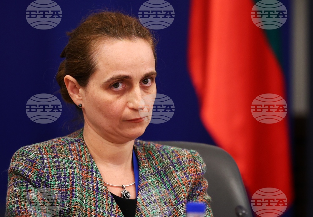 Дискусия на тема „Финансовата грамотност като фактор за инвестиции, доходи и еврозона"