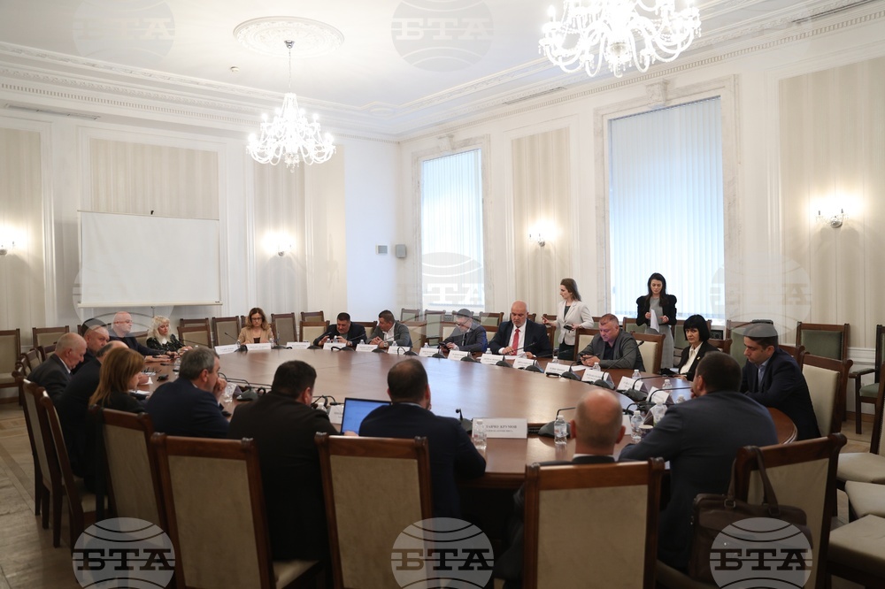 Парламентарната комисия по вътрешна сигурност изслуша кандидатите за т.нар. Комисия по досиетата