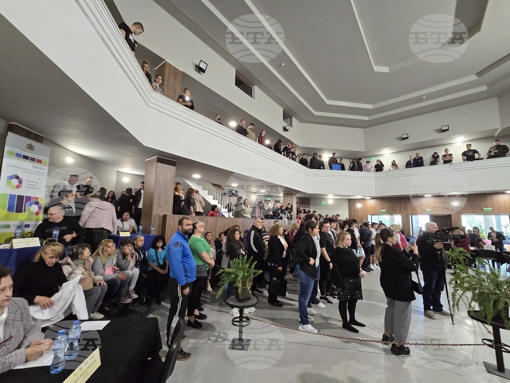 Трудова борса във Враца събра двадесет работодатели и над 200 безработни и ученици от врачански училища