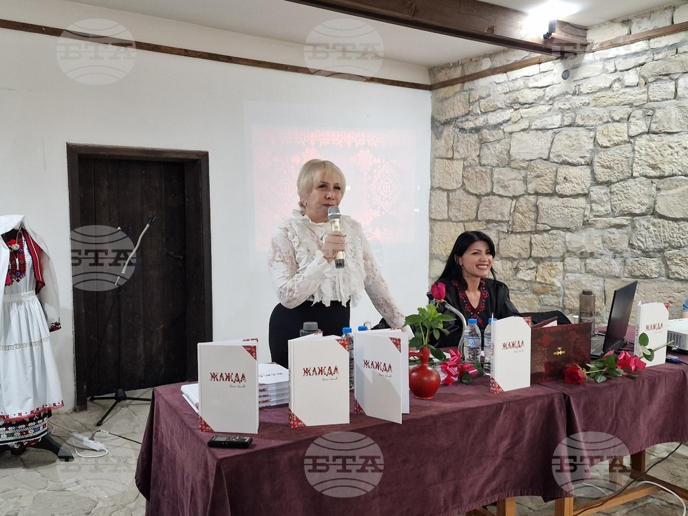 Творческа среща разговор подариха на разградчани писателката Бояна Илиева и художничката Радина Росенова