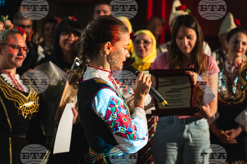 Танцова група „СамоДиви“ в Нюрнберг с ръководител Таня Макарова бе удостоена с почетен плакет от Агенцията за българите в чужбина