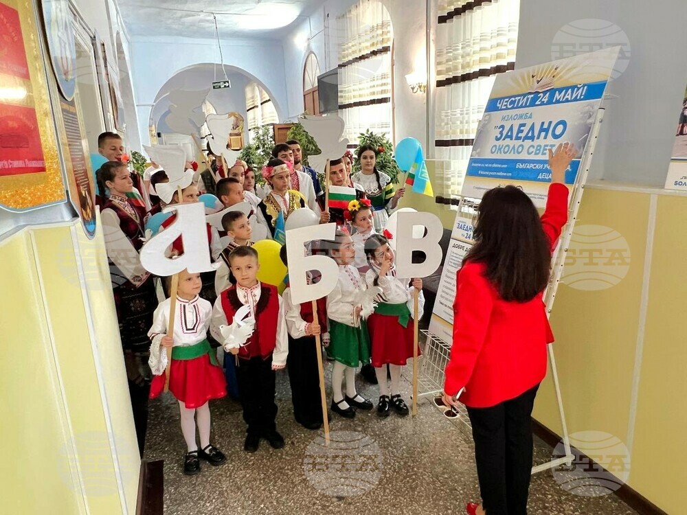 Изложба за честванията на 24 май от българските училища по света бе открита в Болградската гимназия в Украйна