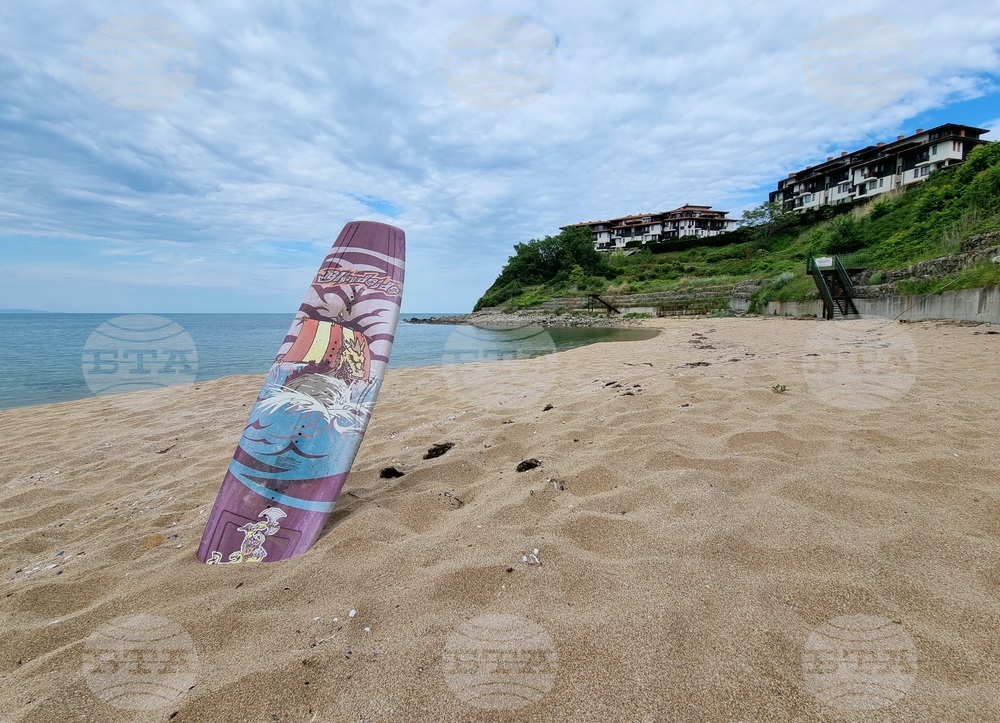Dunes-South Beach: Surfing in Clean Environment