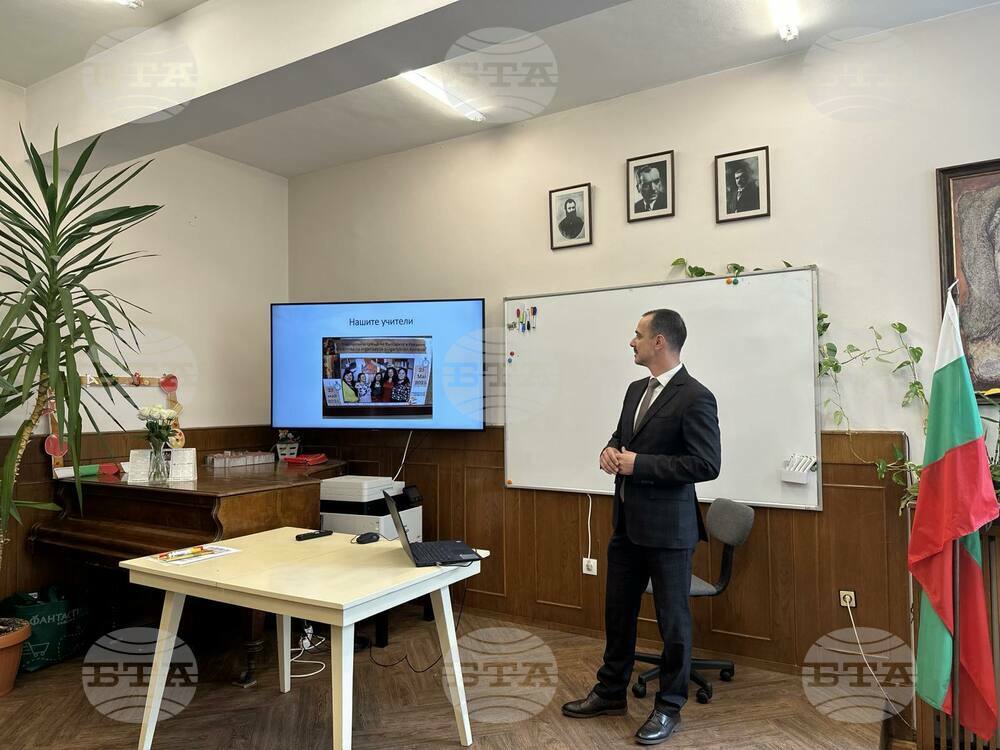 Община Русе: Енчо Енчев и членове на Постоянната комисия по образование към НСОРБ посетиха Българското неделно училище в Букурещ