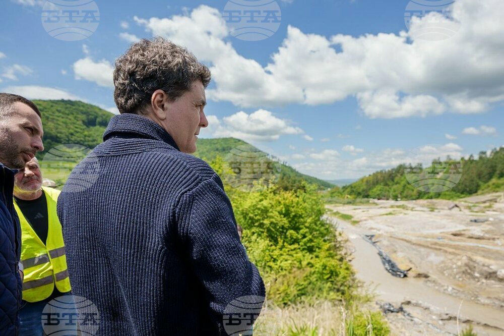 Президентът на Румъния Никушор Дан посети наводнената солна мина Прайд